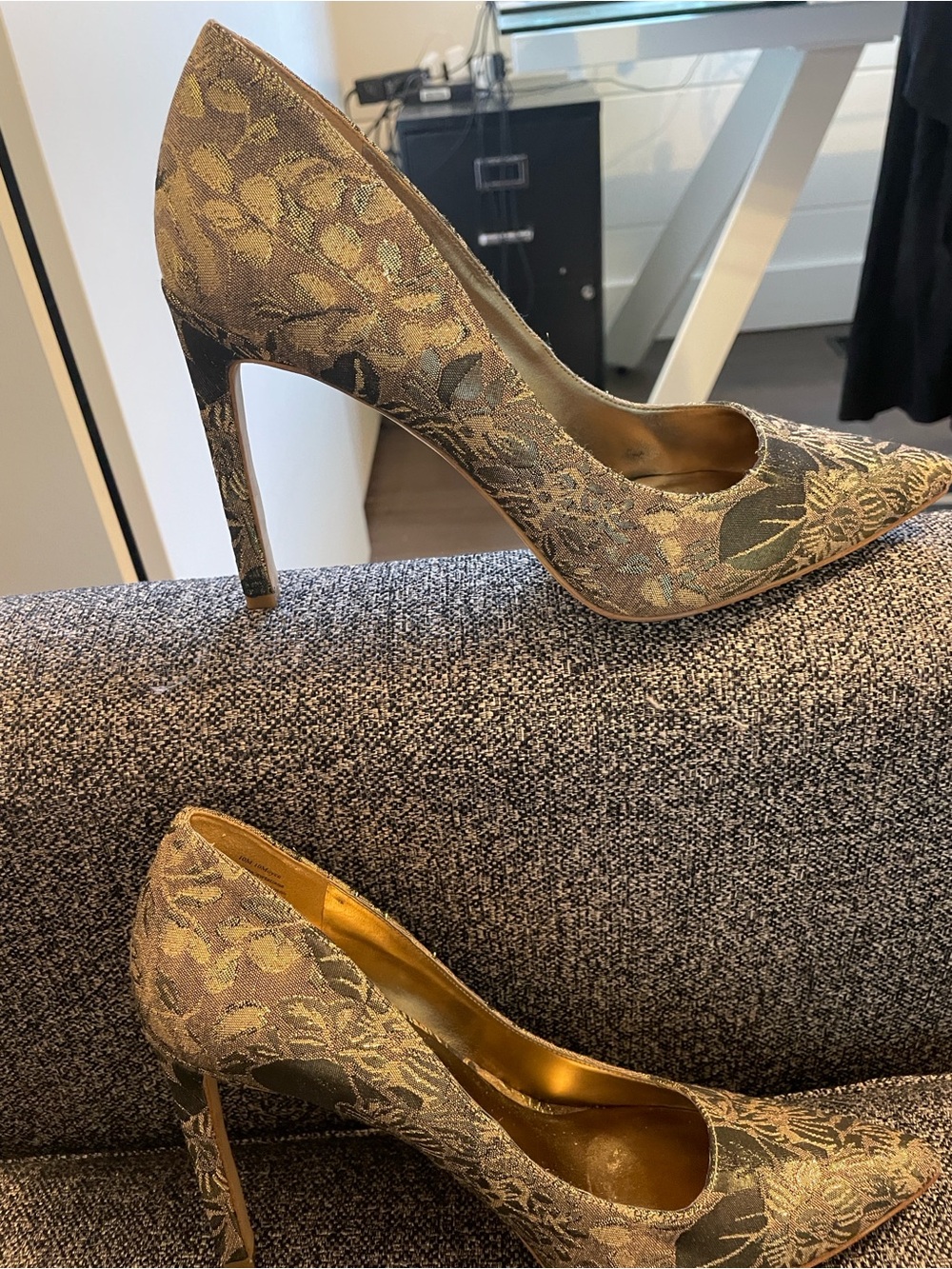 Nine West Gold and Green Floral Brocade Pointed Pump